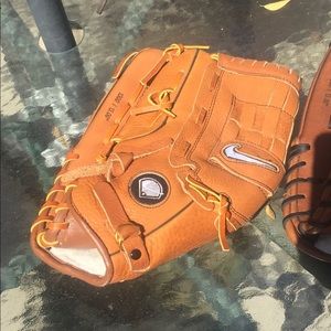 Nike baseball glove, lefty